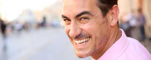 Un tratamiento regenerativo con factores autólogos de crecimiento que fortalece el cuero cabelludo y mejora la salud del cabello desde la raíz.